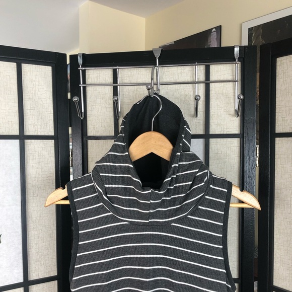 APRT Amazing Sleeveless Hoodie Stripe Tee. Women Size Medium. - Picture 3 of 9